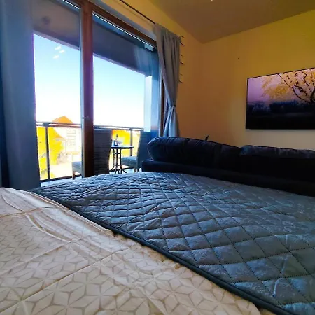 Azure Riverside Apartment - City Center Appartement *